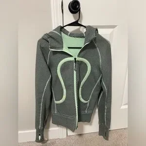 lululemon - lululemon クロップトップフーディー Scuba フルジップクロップフーディ | パーカー＆トレーナー